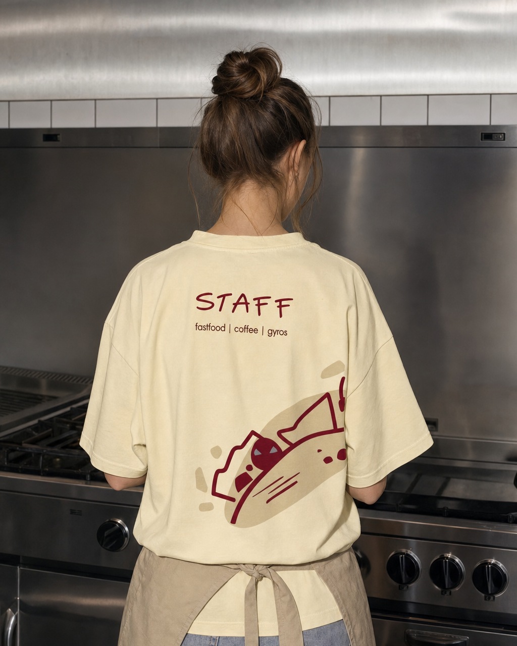 Форма для кофейни: футболки STAFF и фартуки — фото